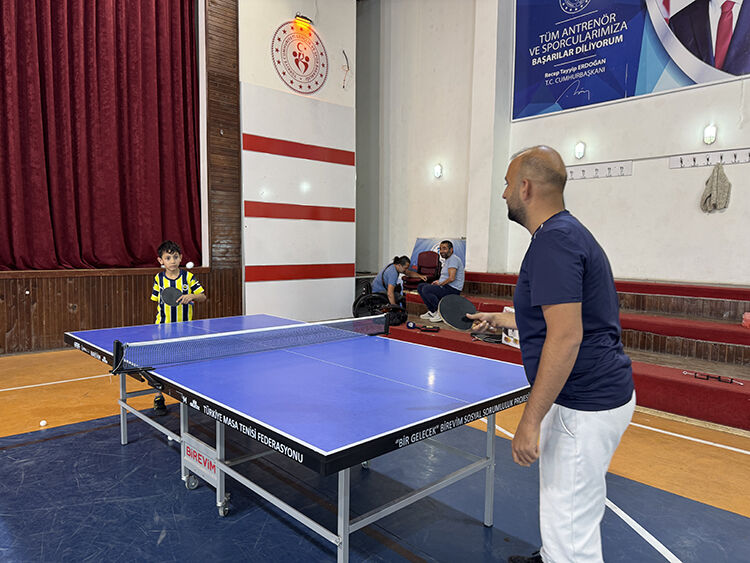 Depremde Sağ Kolunu Kaybeden Çocuk, Kendisini Geliştiriyor (4)