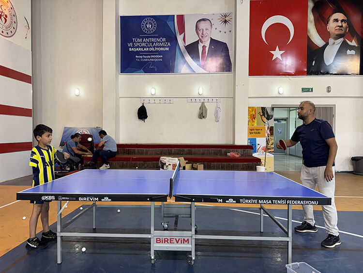 Depremde Sağ Kolunu Kaybeden Çocuk, Kendisini Geliştiriyor (5)