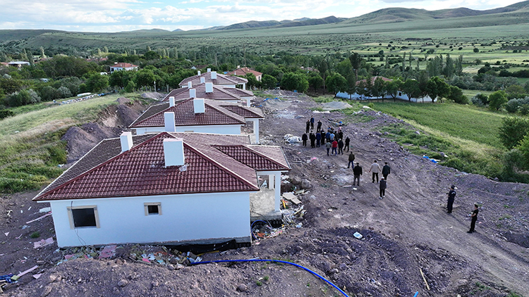 Depremlerden Etkilenen Arguvan'da Afet Konutlarının Yapımı Sürüyor0