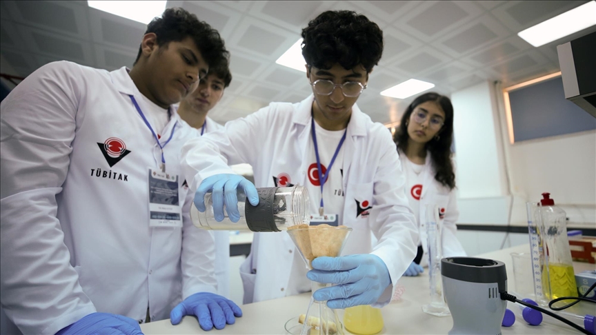 Depremzede Öğrenciler, Tübi̇tak Projesiyle Balıkesir'de Nanoteknoloji Ile Tanıştı