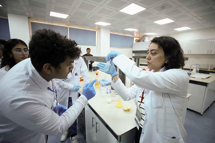 Depremzede Öğrenciler, Tübi̇tak Projesiyle Balıkesir'de Nanoteknoloji Ile Tanıştı0