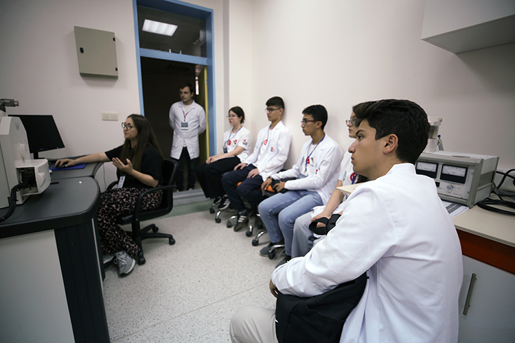 Depremzede Öğrenciler, Tübi̇tak Projesiyle Balıkesir'de Nanoteknoloji Ile Tanıştı3