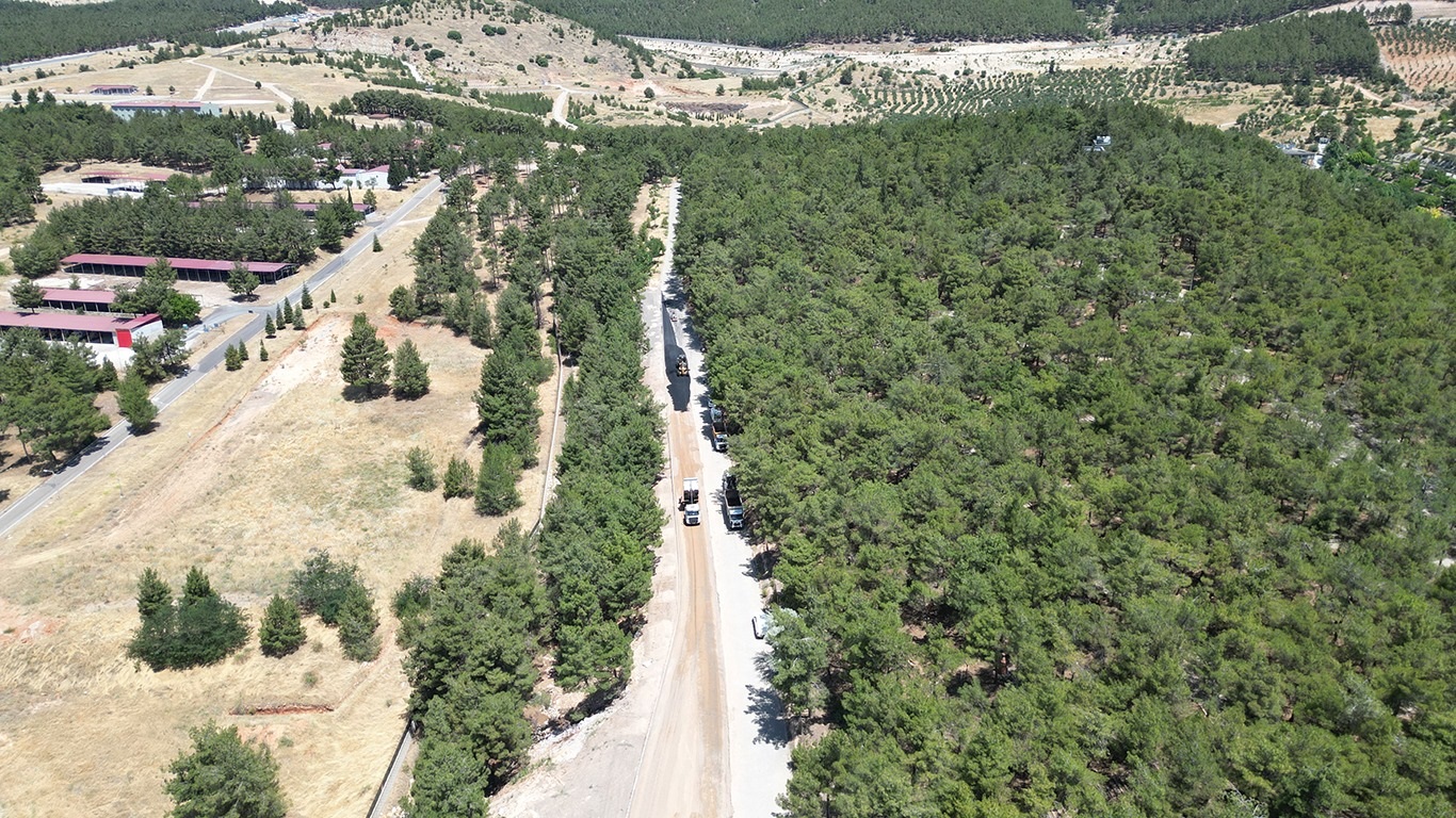Dulkadi̇roğlu Beledi̇yesi̇’nden Pinarbaşi Mahallesi̇nde Asfalt Çalişmasi (2)