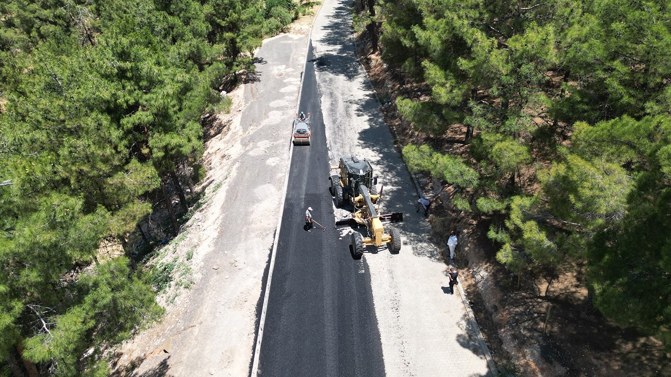 Dulkadi̇roğlu Beledi̇yesi̇’nden Pinarbaşi Mahallesi̇nde Asfalt Çalişmasi (3)