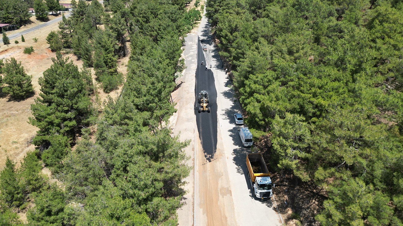 Dulkadi̇roğlu Beledi̇yesi̇’nden Pinarbaşi Mahallesi̇nde Asfalt Çalişmasi (5)