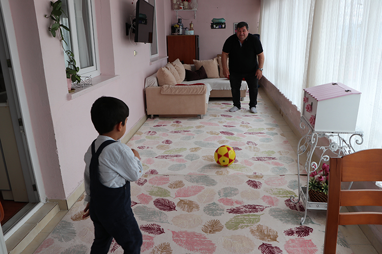 Koruyucu Ailesi Oldukları Çocukla 30 Yıllık Hasretlikleri Son Buldu (2)