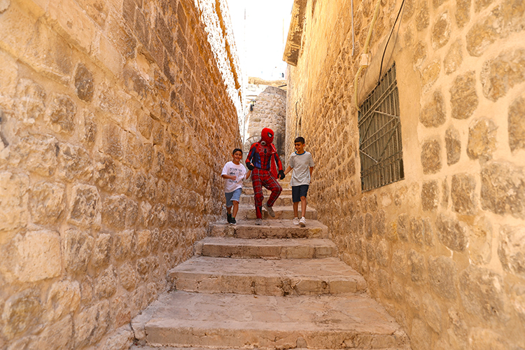 Türkiye'yi Gezen Örümcek Adam Mardin'de (4)