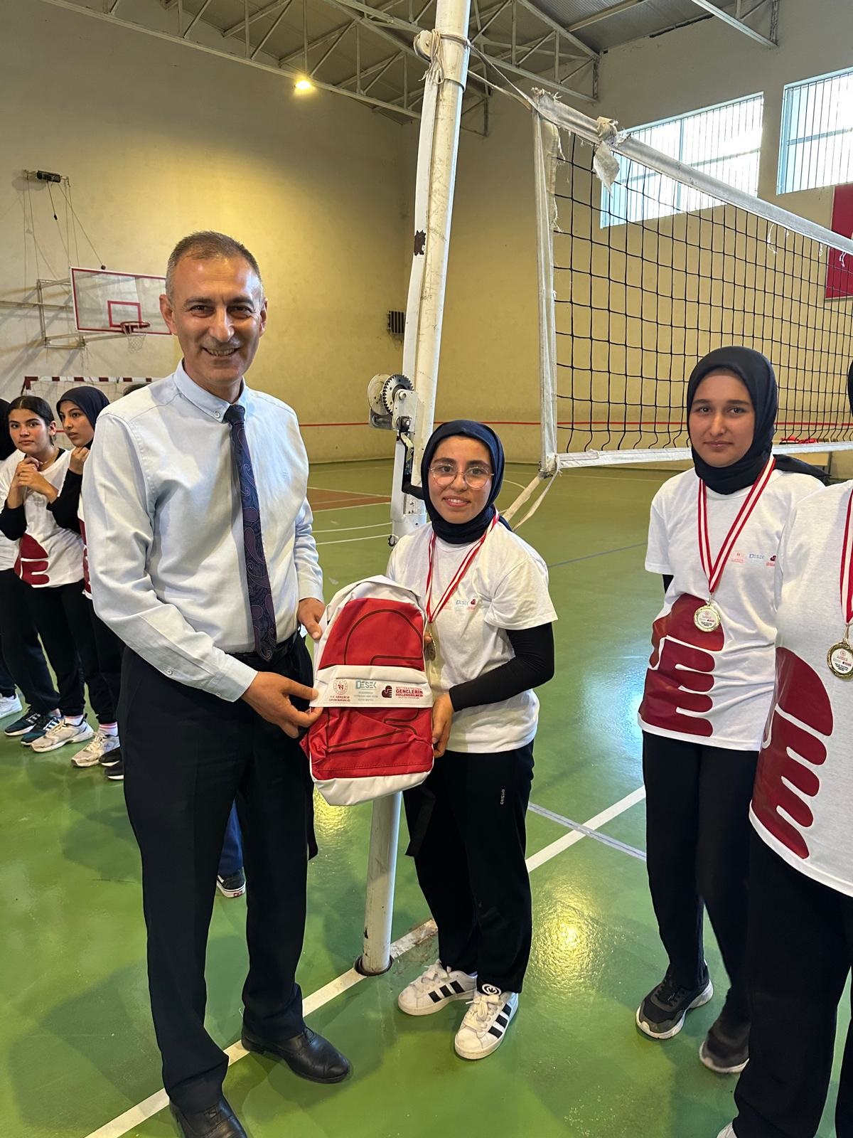 Ufuk Açan Umutlar Projesi İlçe Finali Coşkuyla Tamamlandı (3)