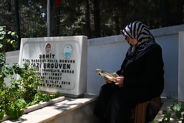 05 Aa 20250713 38547612 38547611 Fetonun Darbe Girisiminin 9 Yili Silah Arkadaslari Sehit Polisin Annesini 9 Yildir Yalniz Birakmiyor