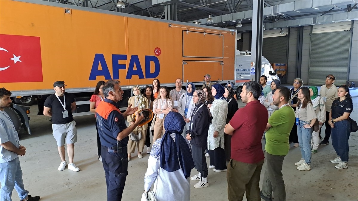 06 Sakarya'da Sınıf Öğretmenleri Doğal Afet Ve Çevresel Risklere Karşı Bilgilendirildi (2)