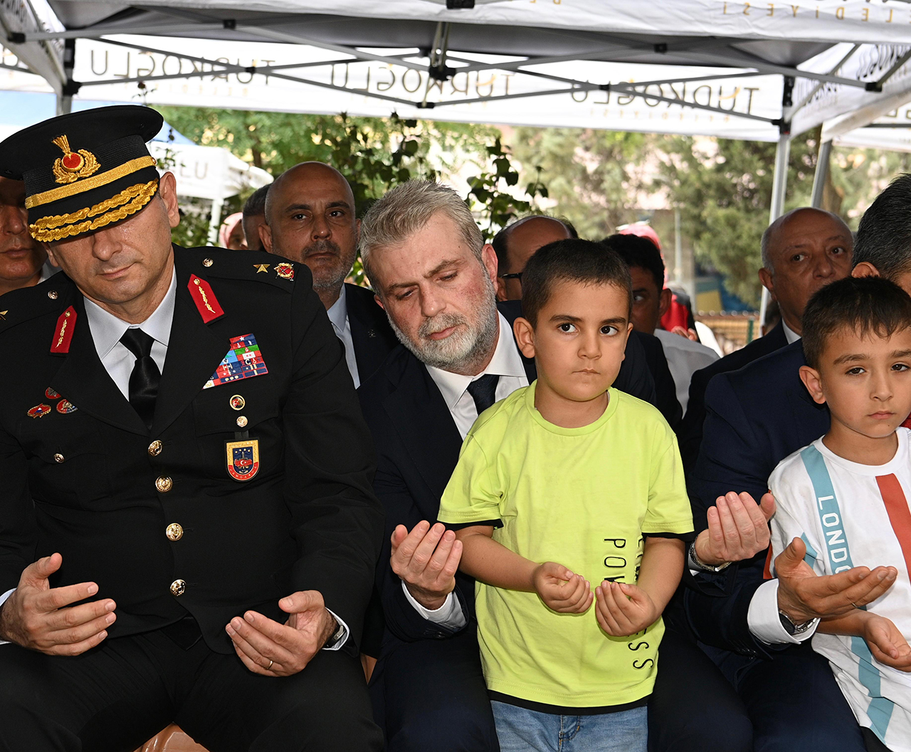 15 Temmuz Şehidi Niyazi Ergüven Kabri Başında Dualarla Anıldı (4)