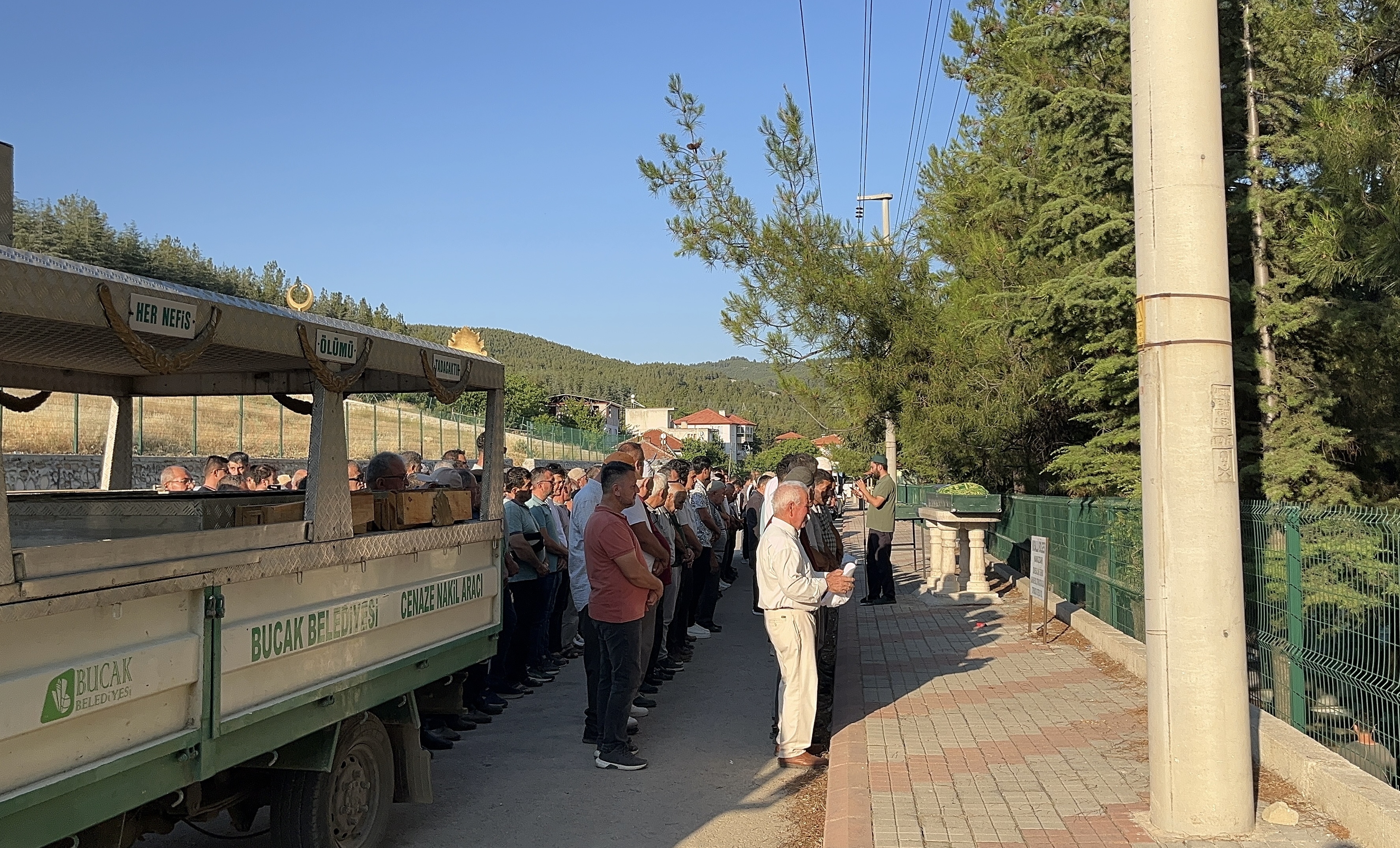 Antalya'da Otomobilin Çarptığı Baba Ve Oğlunun Cenazesi Burdur'da Defnedildi2-1