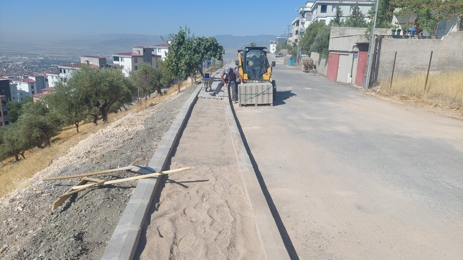 Dulkadiroğlu Belediyesi’nden Ballıca Mahallesi’ne Kaldırım Düzenlemesi (2)