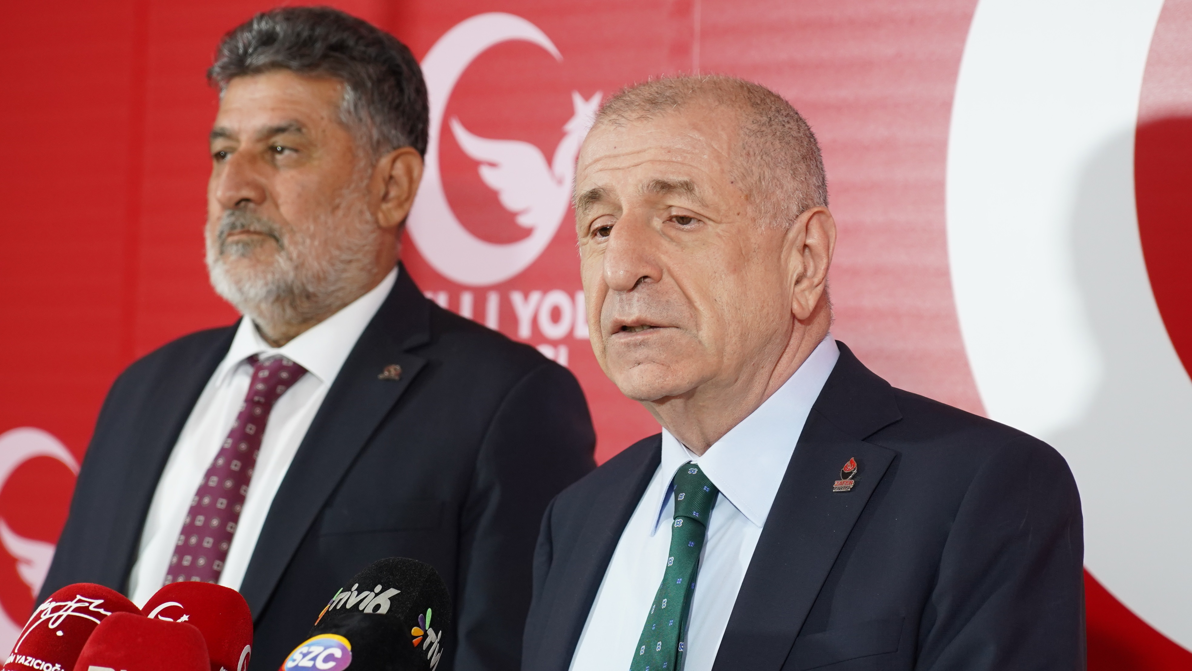 Prof. Özdağ, Remzi Çayır’ı Ziyaret Etti (4)