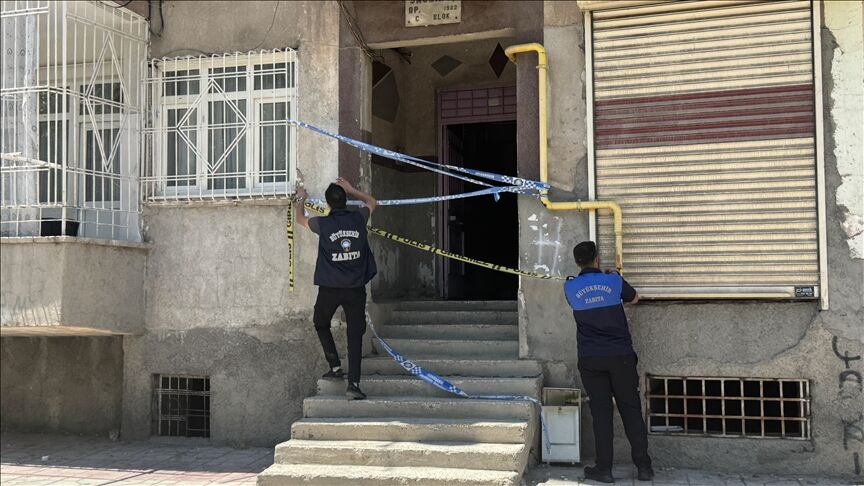 Sallandığı İhbarıyla Tahliye Edilen Binada Hasar Olmadığı Tespit Edildi (2)