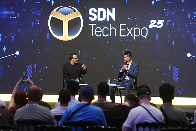 T C L S D N Tech Expo Cenk Tarhan Ve T C L Genel Muduru Timo Xu 2 122019677
