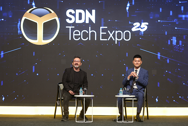 T C L S D N Tech Expo Cenk Tarhan Ve T C L Genel Muduru Timo Xu 3 122018474