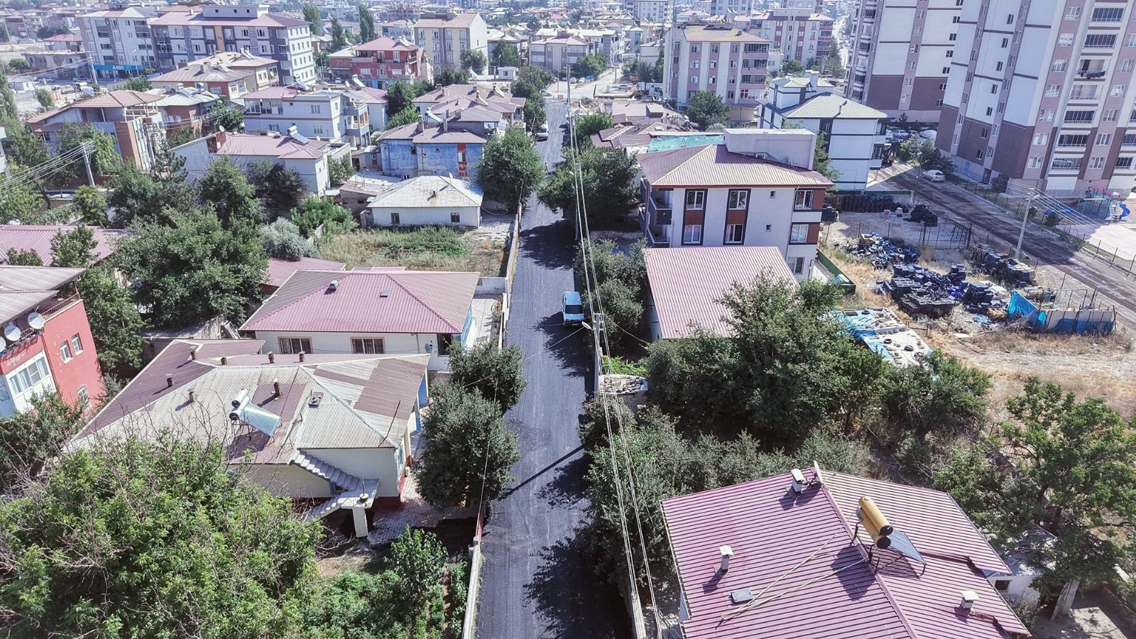 Büyükşehir, Elbistan’da Bir Mahallenin Daha Ulaşımını İyileştirdi (1)