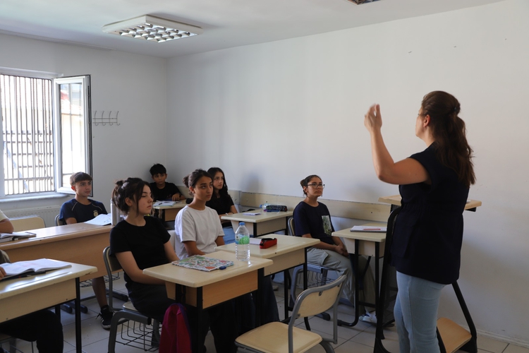 Depremzede Öğretmen Ankara'da Eğitim Kursuyla Hayatında Yeni Bir Sayfa Açıyor1