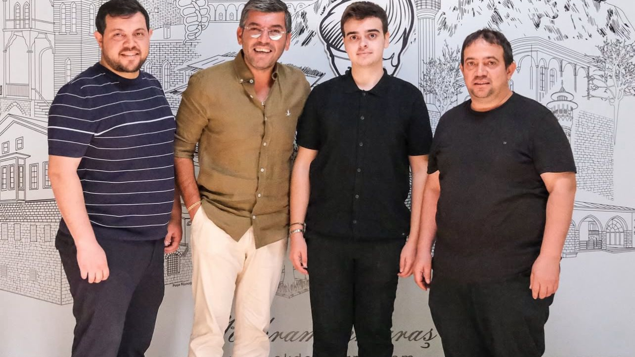 Kahraman Sponsor Ahmet Davarcioglu Ve Akdo Istiklalspor A Can Suyu Oldu 948