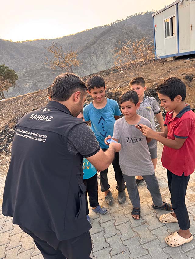 Mücahit Ve Arkadaşlarına Blueland’dan Morel Desteği