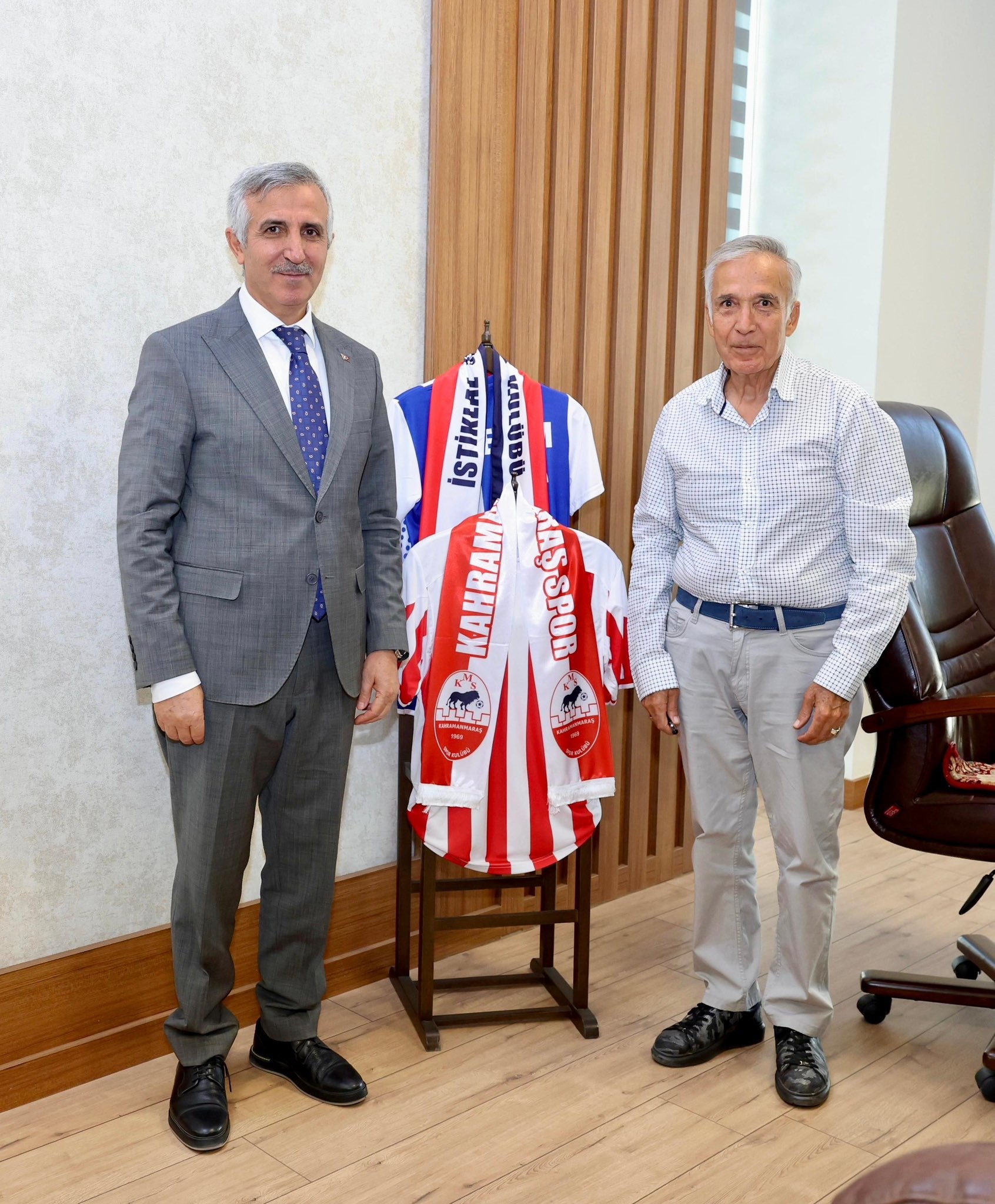 Vali Ünlüer, Gazeteci Yazar Yavuz Donat Ile Bir Araya Geldi (1)