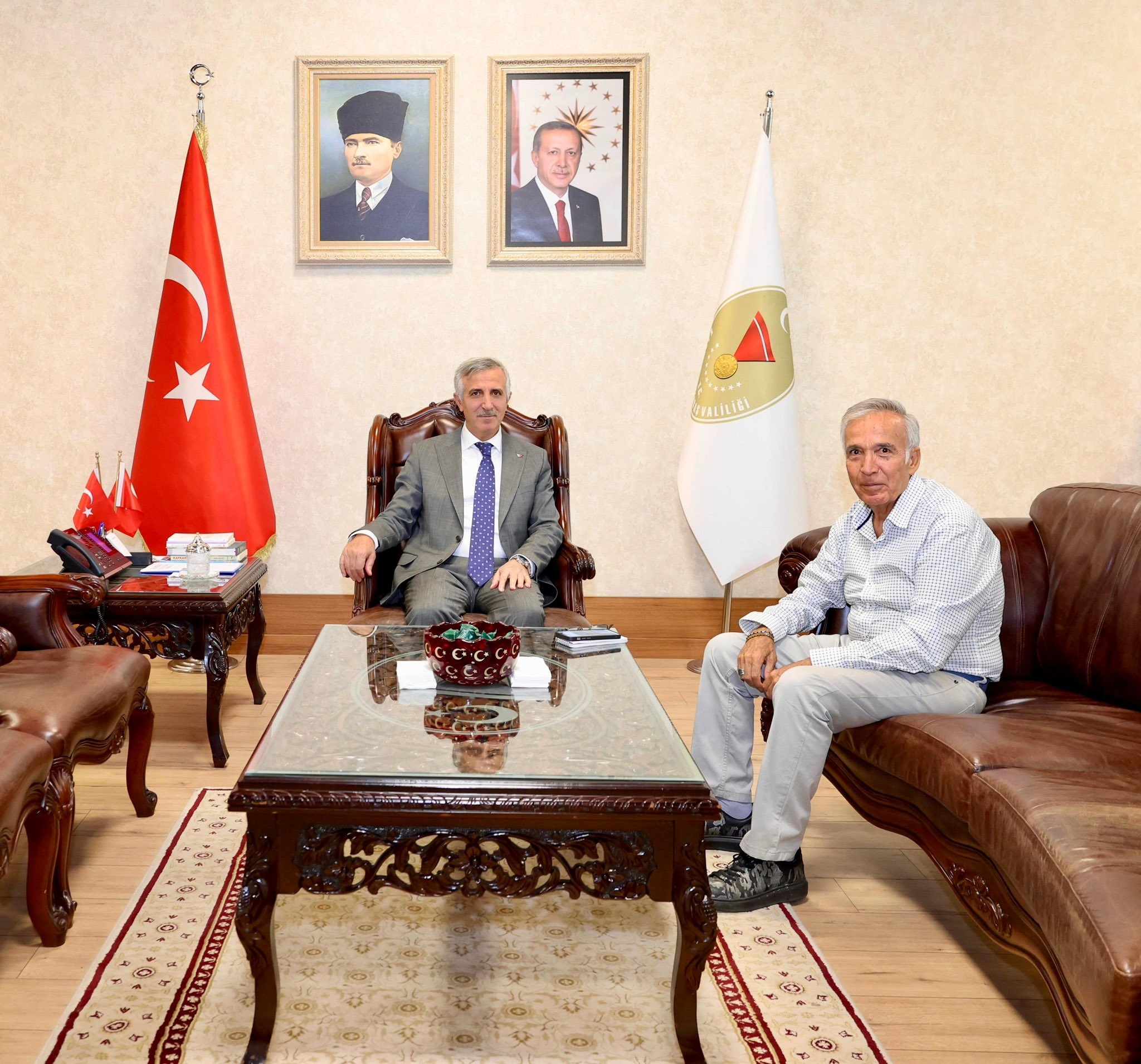 Vali Ünlüer, Gazeteci Yazar Yavuz Donat Ile Bir Araya Geldi (2)
