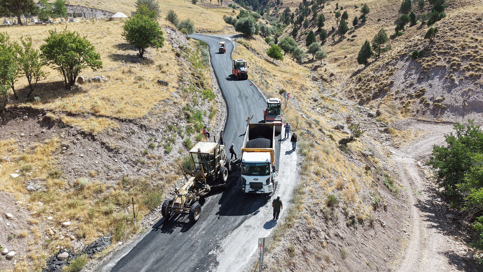 18 Büyükşehir’den Göksun’a 200 Milyonluk Yol Yatırımı (3)