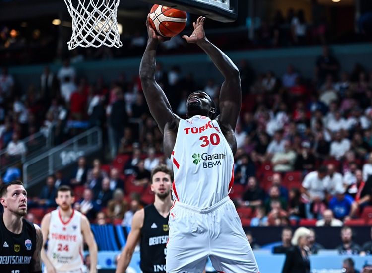 A Milli Basketbol Takımı, Avrupa Ikincisi Oldu (7)