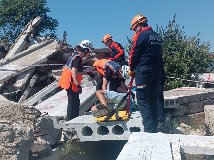 Afetlerde Engelliler Ve Ailelerine Yardım Edecek Personele Özel Eğitim Veriliyor1