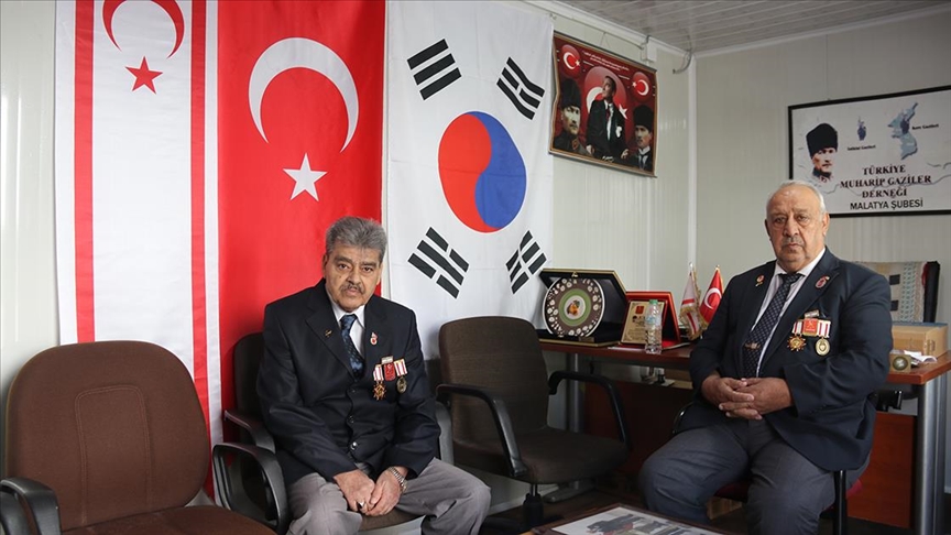 Depremde Enkaz Altında Kalan Hatıra Fotoğraflarına Üzülüyor (1)