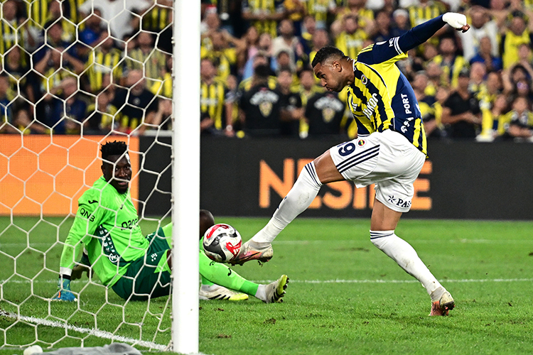 Fenerbahçe, Trabzonspor Engelini Tek Golle Geçti (4)