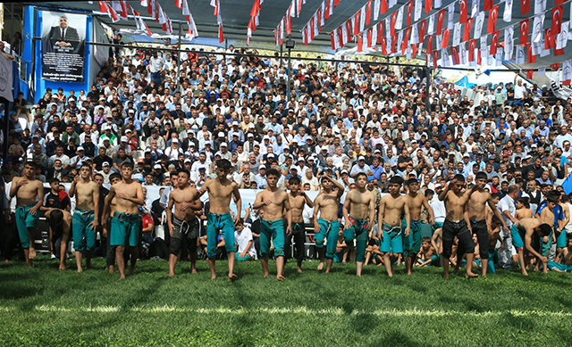 Geleneksel Bertiz Boyalı Kısa Şalvar Güreş Festivali Düzenlendi (3)-1