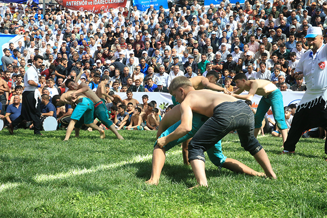 Geleneksel Bertiz Boyalı Kısa Şalvar Güreş Festivali Düzenlendi (5)