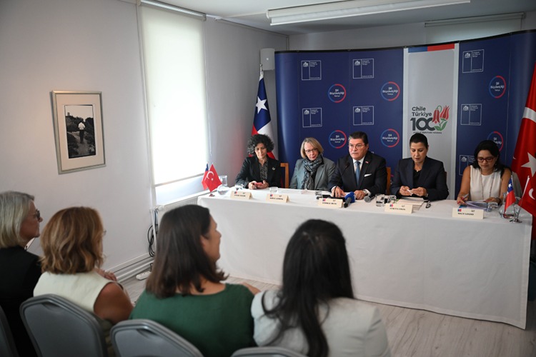 Kriz Dönemlerinde Kadınları Ve Çocukları Korumak Konulu Panel Düzenlendi (4)