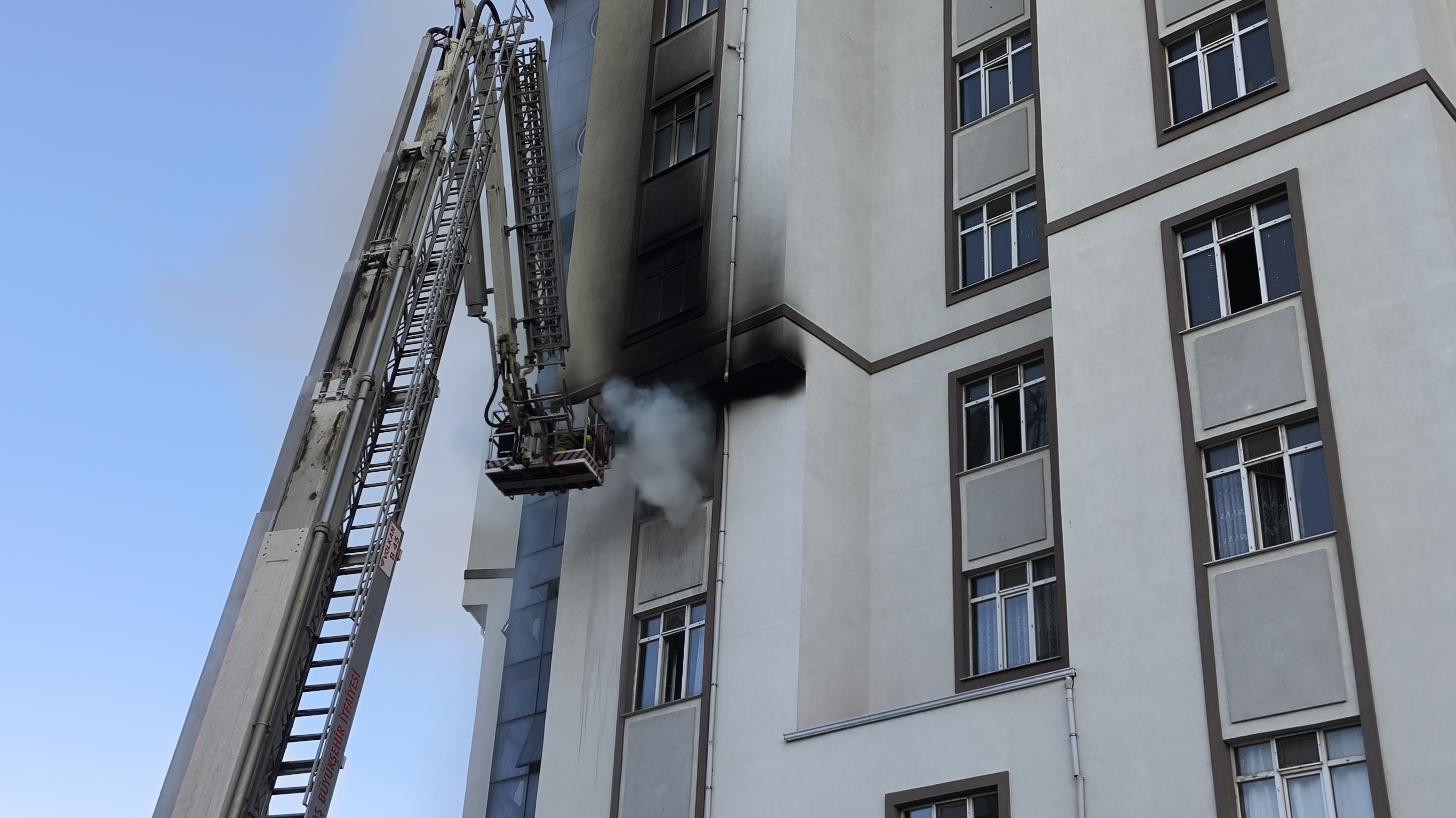 Özel Öğrenci Yurdu Yangında Hasar Gördü (2)