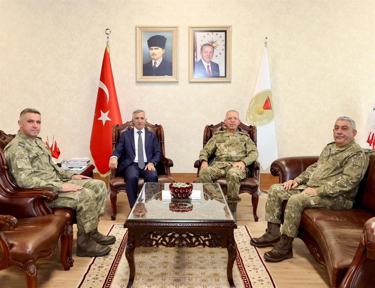 2’Nci Ordu Komutanı Korgeneral Zorlu Topaloğlu Valiliği Ziyaret Etti (1)