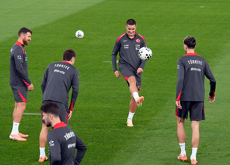 A Milli Futbol Takımı, Gürcistan Maçının Hazırlıklarını Tamamladı (2)