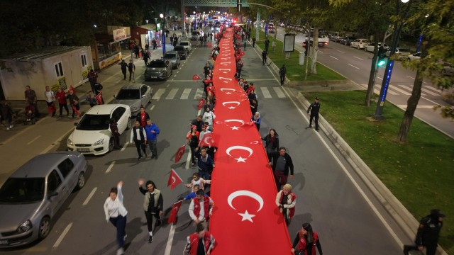 Cumhuriyet Yürüyüşü(7) Copy 640X360