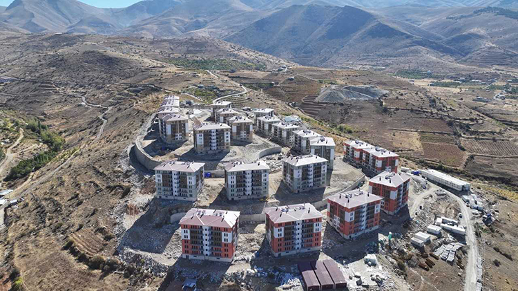 Depremlerden Etkilenen Yeşilyurt'ta Afetzedeler Için Yapılan 512 Konutta Sona Gelindi0