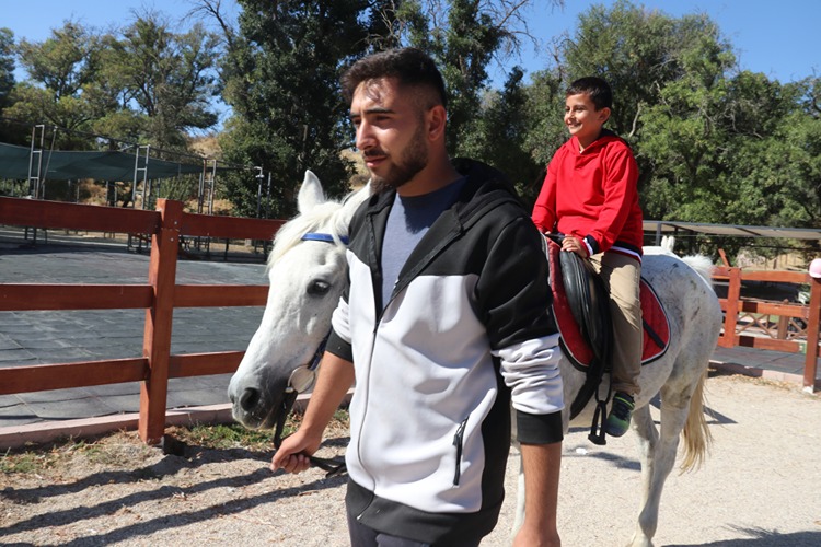 Köy Okulundaki Öğrencilerin Vatan Ve Bayrak Sevgisi Yürekleri Isıttı (1)