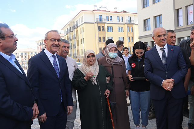 Malatya'da Bin 130 Deprem Konutunun Anahtarları Teslim Edildi0