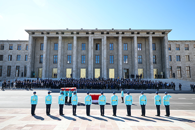 Tbmm Başkani Kurtulmuş, Eski̇ Mi̇lletveki̇li̇ Ökkeş Şendi̇ller İçi̇n Mecli̇s'te Düzenlenen Cenaze Töreni̇ne Katildi