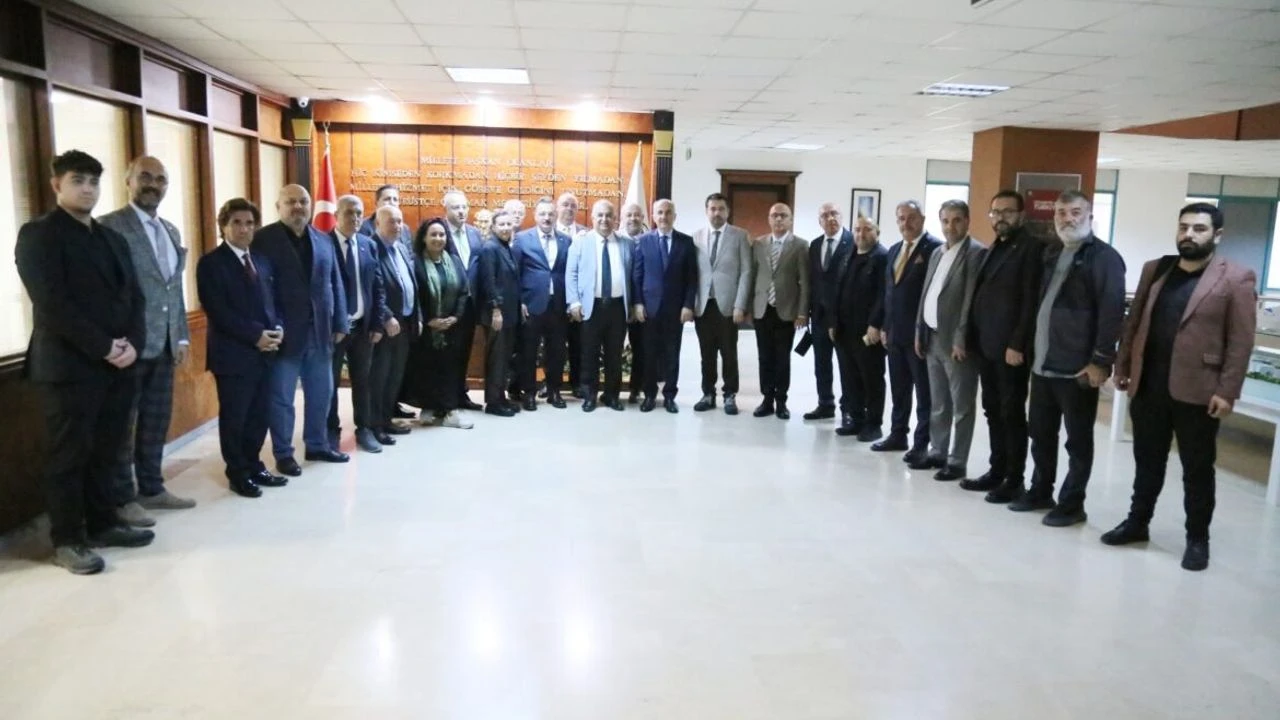 Ti̇mbi̇r Yönetimi Rize Belediye Başkanı Rahmi Metin’i Ziyaret Etti
