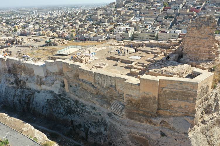 Urfa Kalesi'nde 5. Yüzyıla Ait Yazıtlı Mozaik Gün Yüzüne Çıkarıldı (4)
