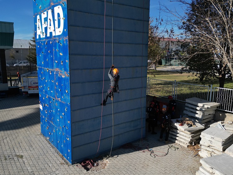 Depremlerde Hayat Kurtaran Afad Görevlileri, Kendileri Gibi Ekipler Yetiştiriyor0