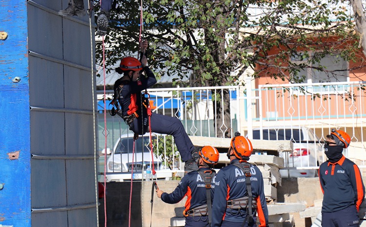 Depremlerde Hayat Kurtaran Afad Görevlileri, Kendileri Gibi Ekipler Yetiştiriyor4