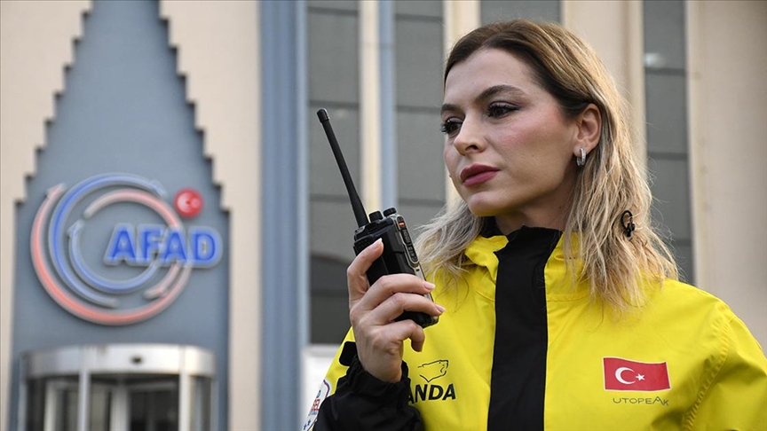 Düzce Depreminde Yaşadığı Acıları, Insani Yardım Ve Arama Kurtarma Çalışmalarıyla Hafifletiyor (2)