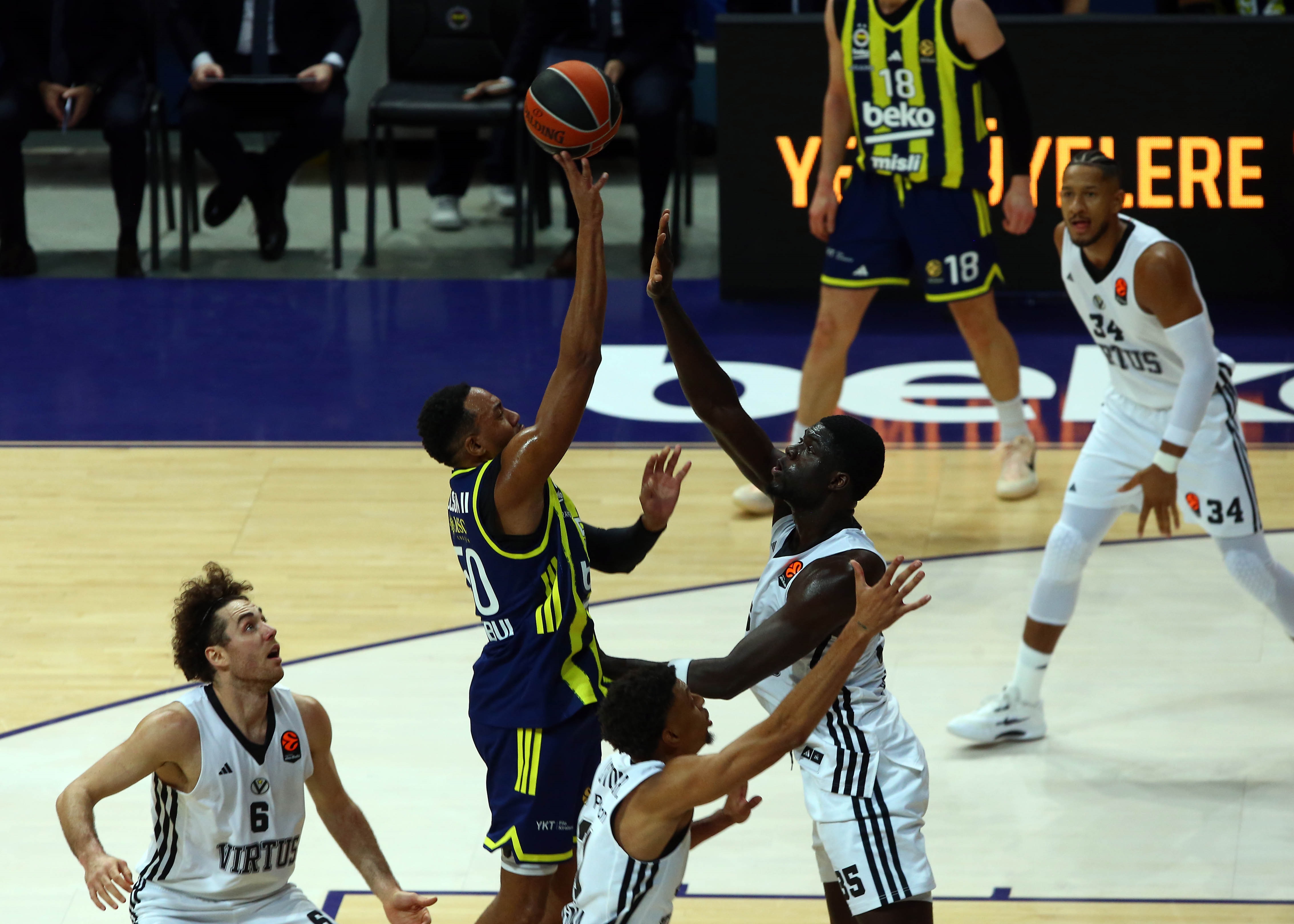 Fenerbahçe Beko, Virtus Bologna’yı 66 64 Ile Geçti (6)