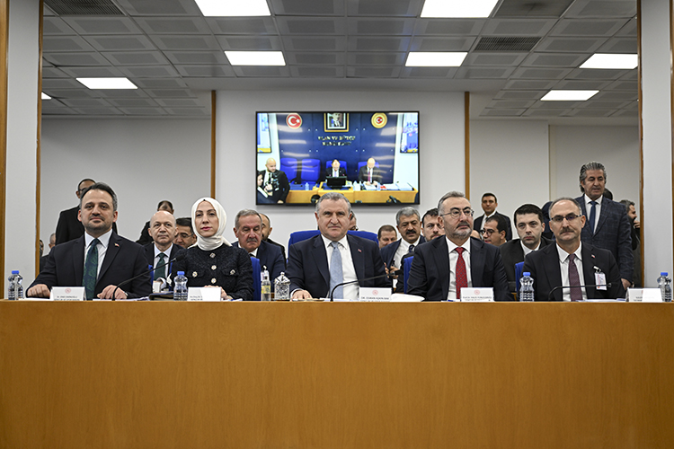 Gençlik Ve Spor Bakanı Bak0